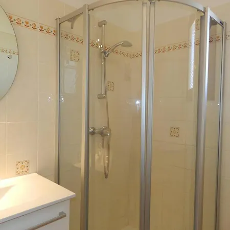 Apartment 3 Pieces Avec Piscine, Parking Et Animaux Admis - Fr-1-251-757 *